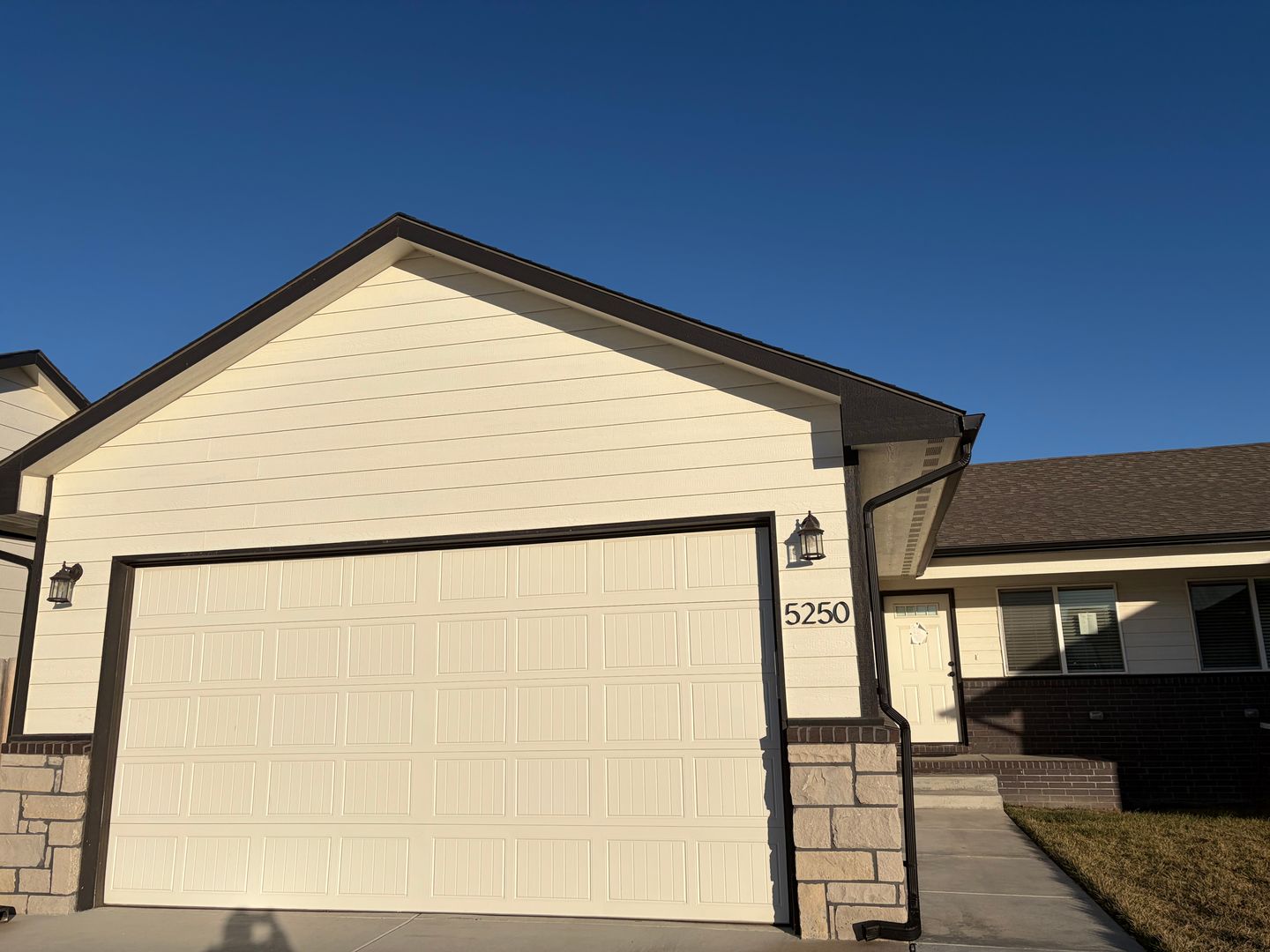 BEL AIRE Multiplex: 5248-50 N TOBEN ST