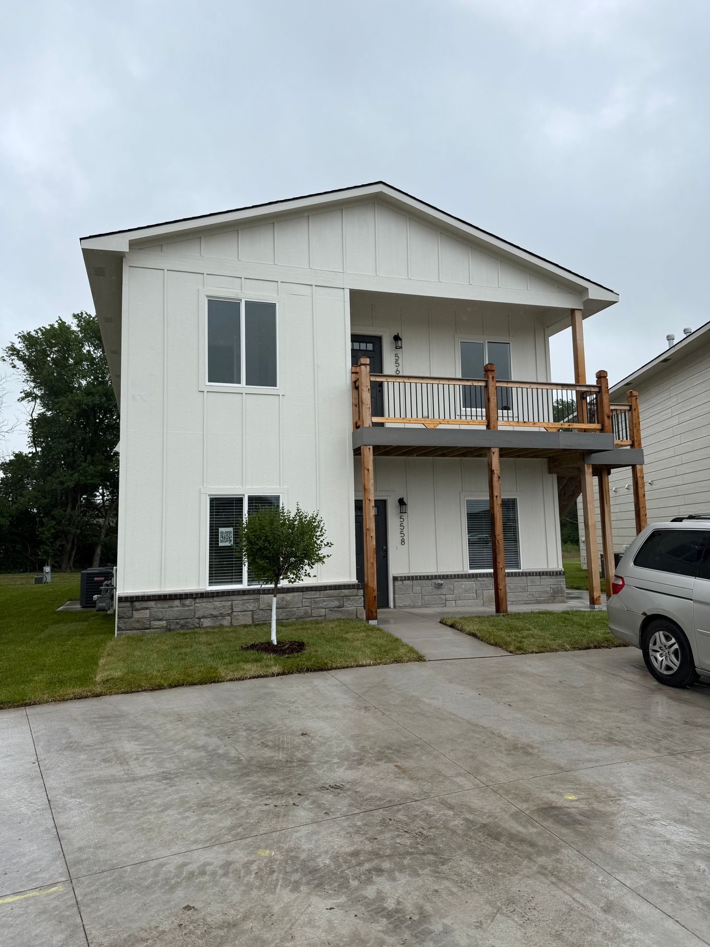 PARK CITY Multiplex: 5558-60 GRAY DR