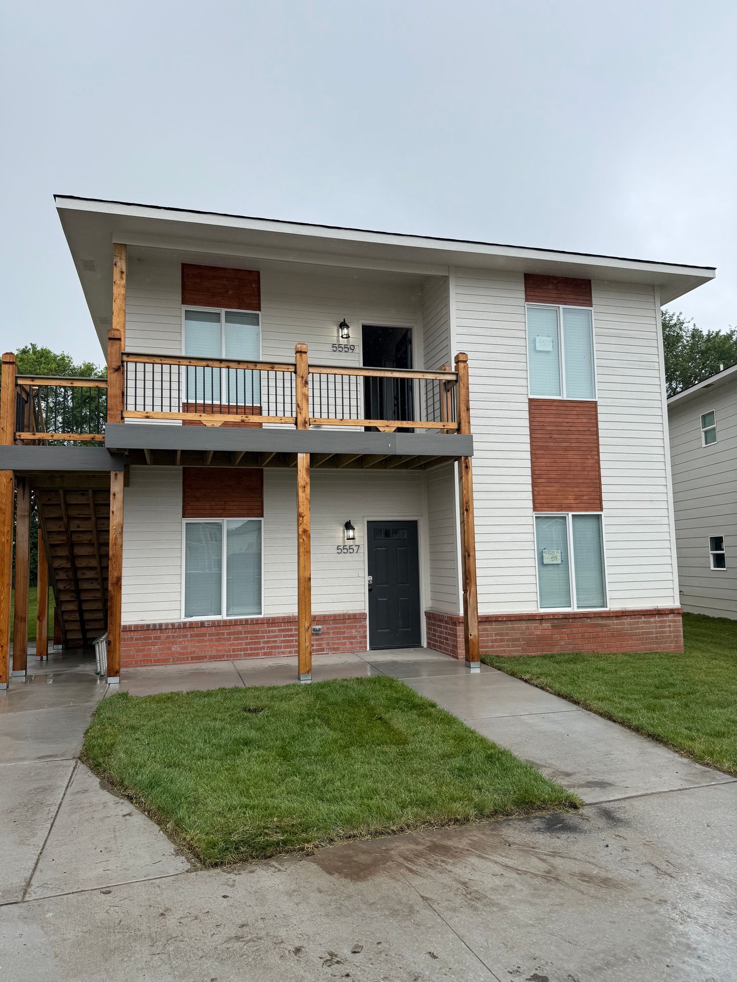 PARK CITY Multiplex: 5557-59 N BRESSLER DR