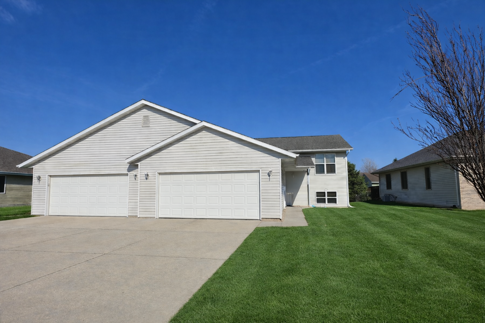 Janesville Apartment: 2716-2718 N. Wright Rd