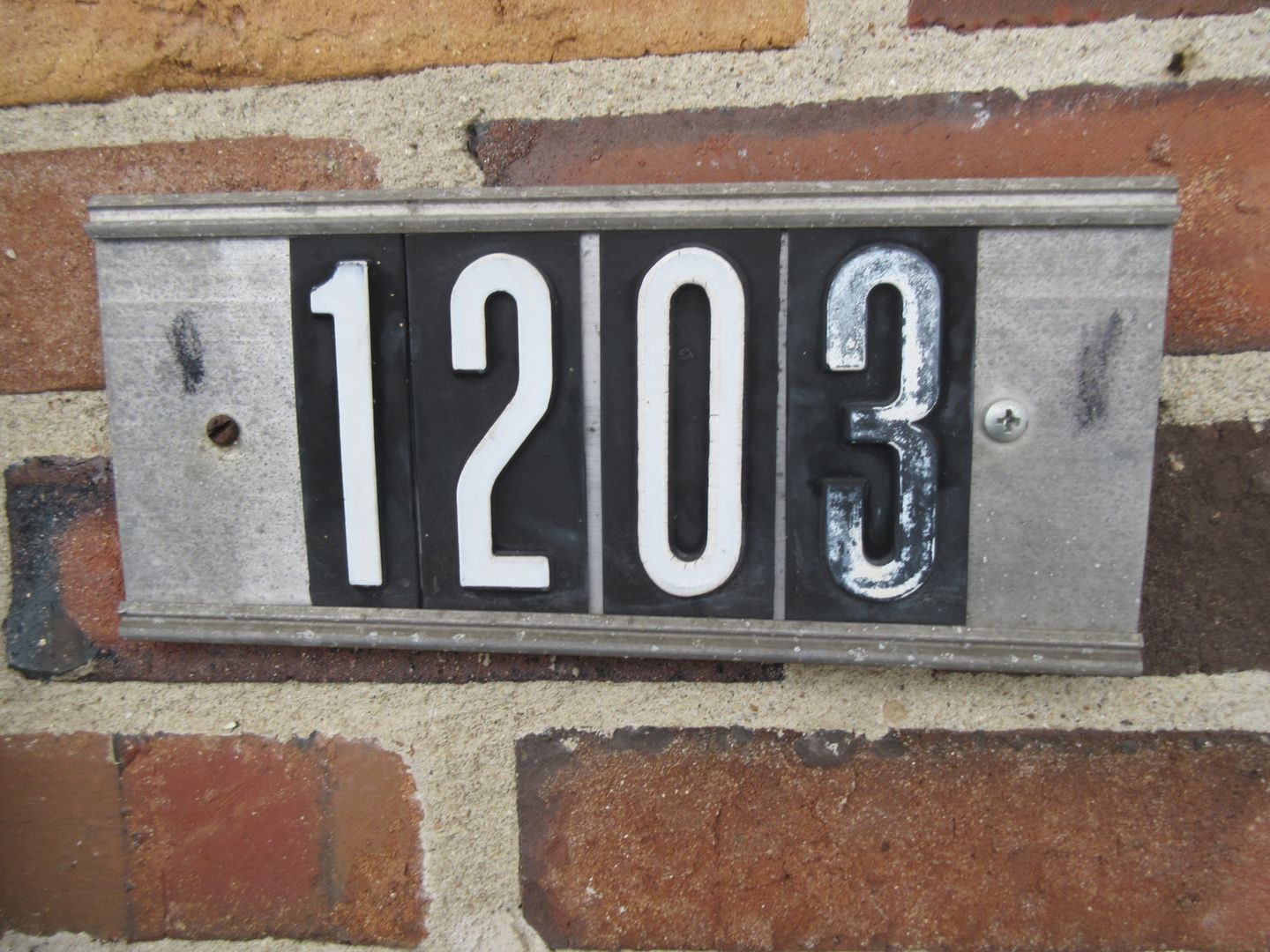 Janesville Apartment: 1203-1205 Church St.