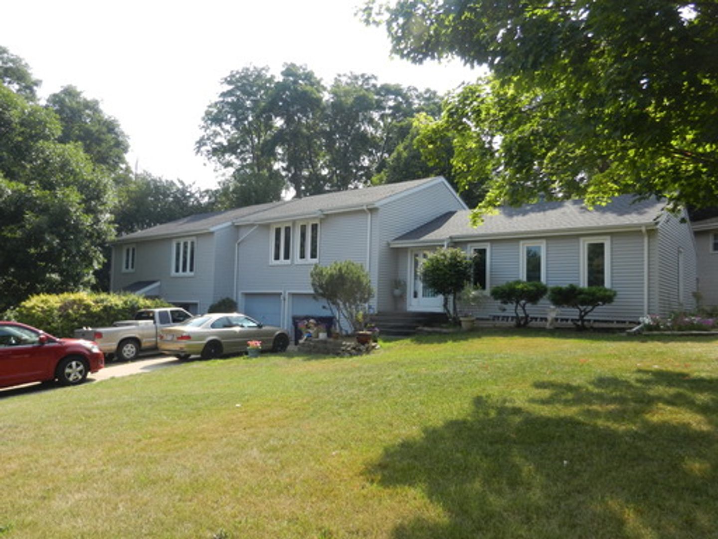 Janesville Apartment: 2923-2925 Cortland Drive