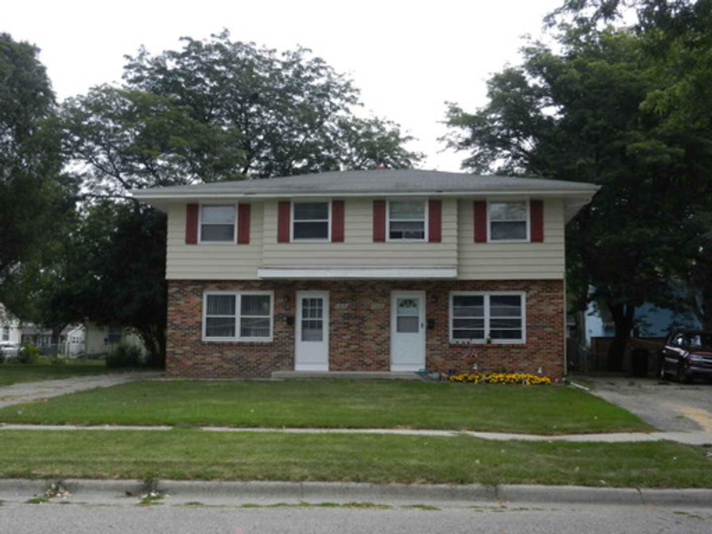 Janesville Apartment: 1312-1314 Church Street