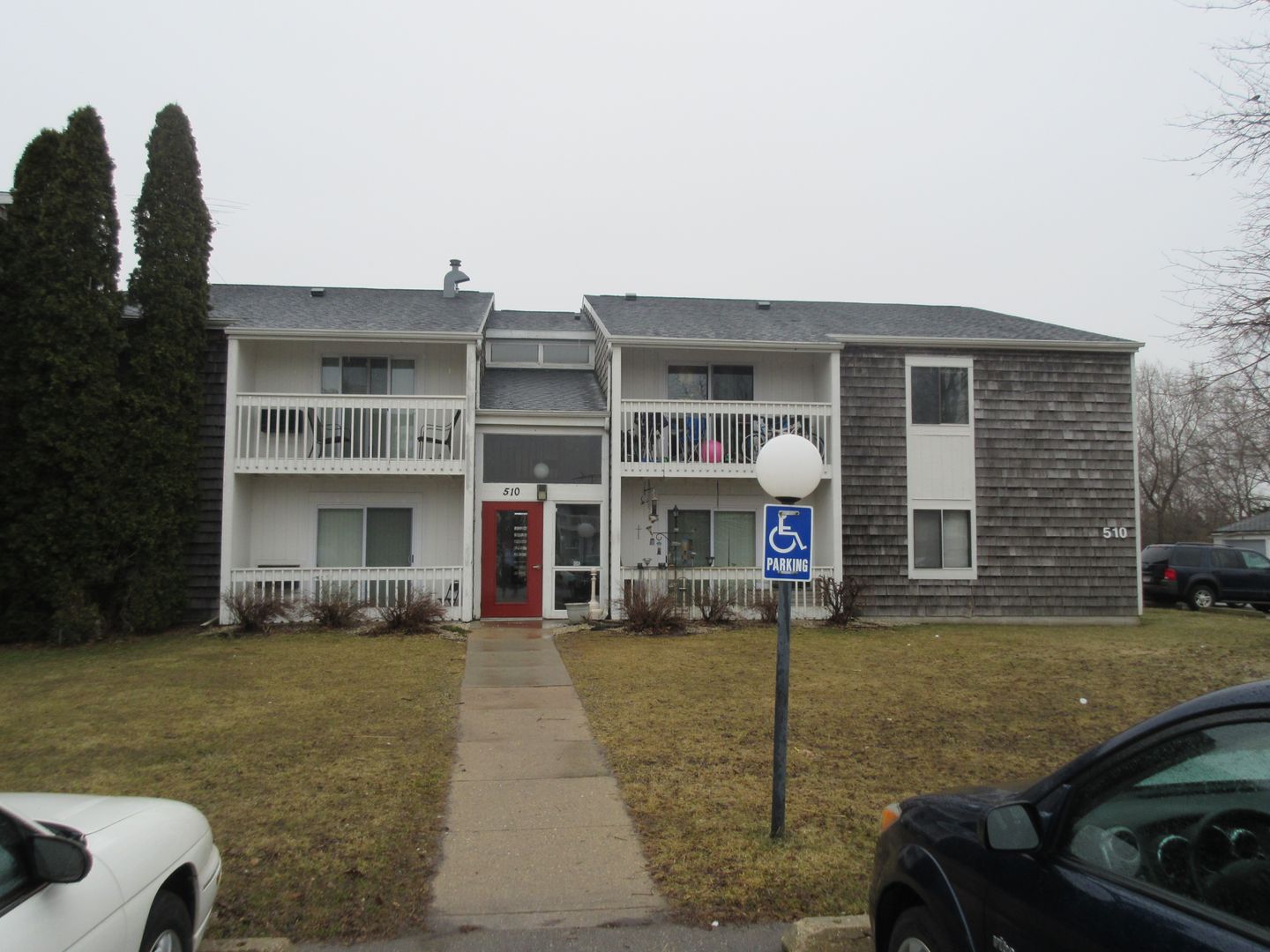 Jefferson Apartment: 508-520 Collins Rd.