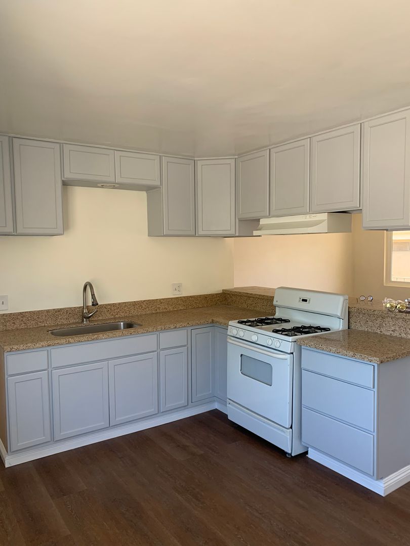 San Pedro Apartment: 263 W. 15th Street,