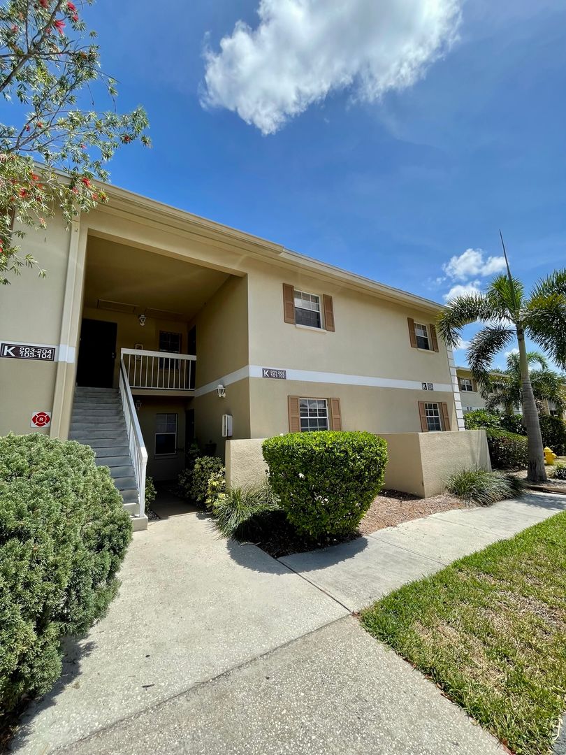 Palm Bay House: 1664 Sunny Brook Lane NE