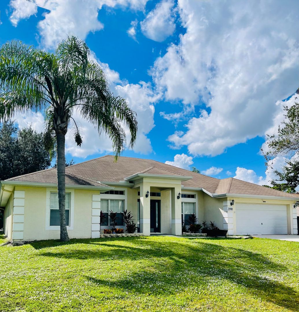Palm Bay House: 2098 Jupiter Blvd SW