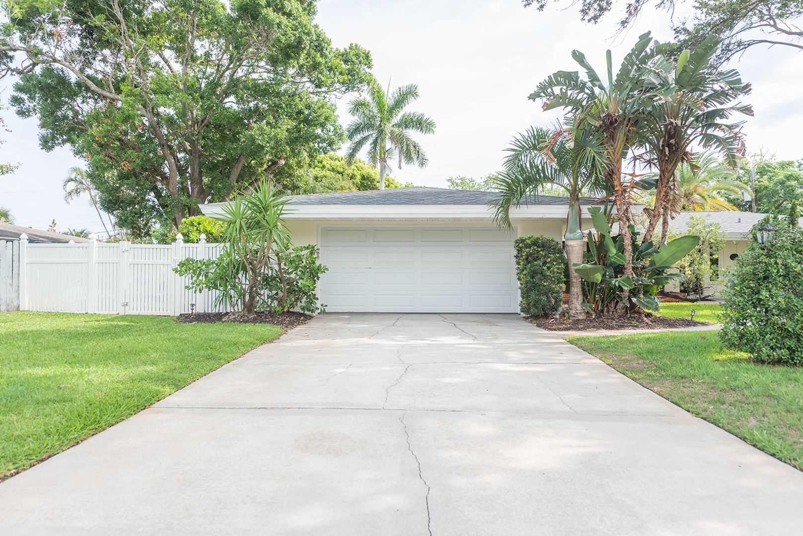 Melbourne House: 508 Poinsetta Rd