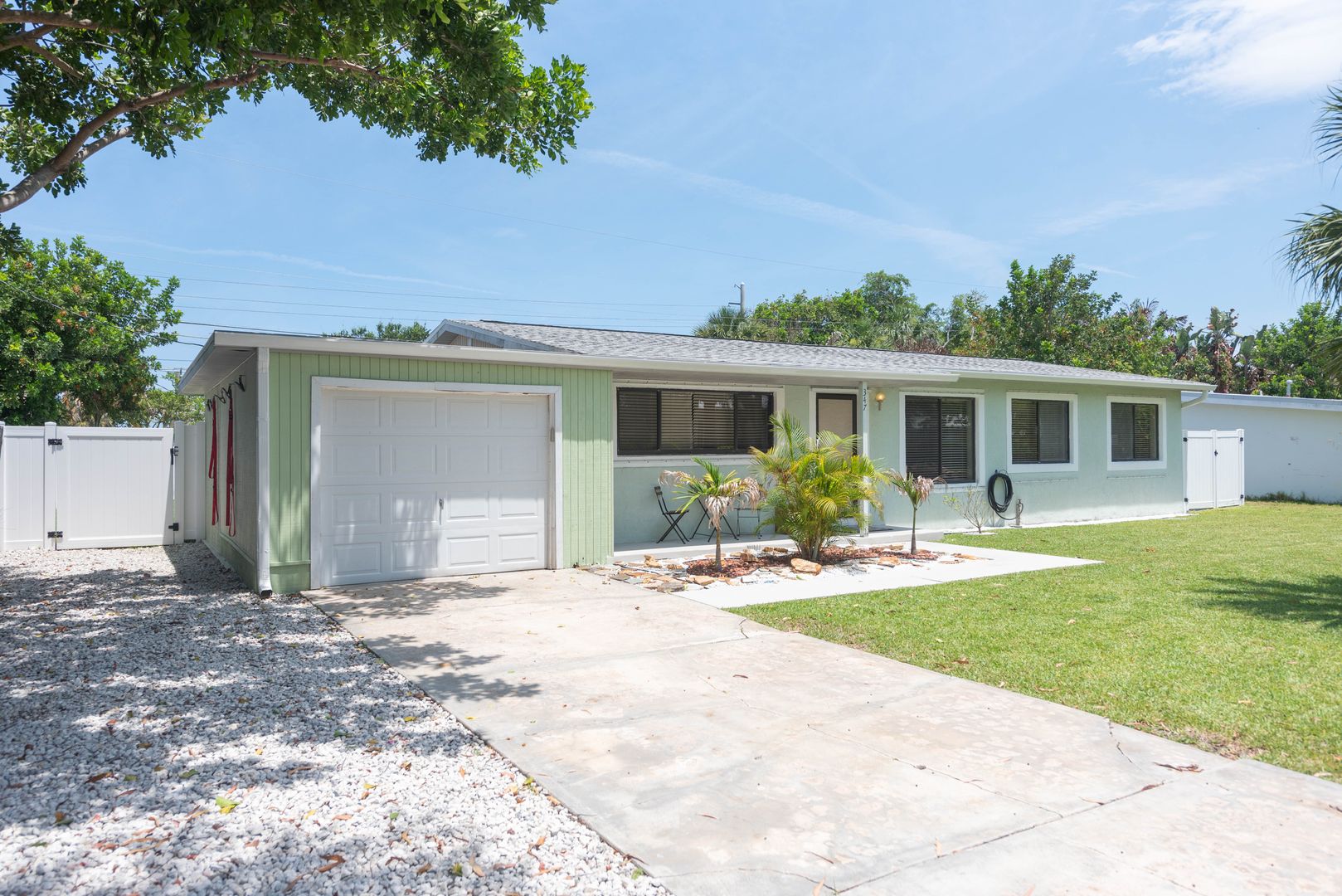 Satellite Beach House: 347 S Lakeside Drive