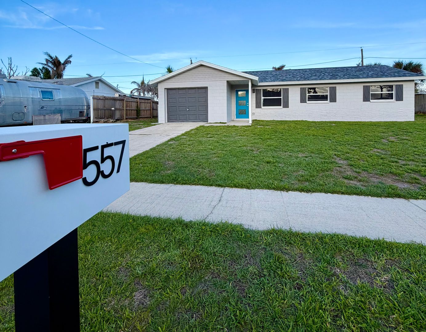 Melbourne House: 557 Chantilly Dr