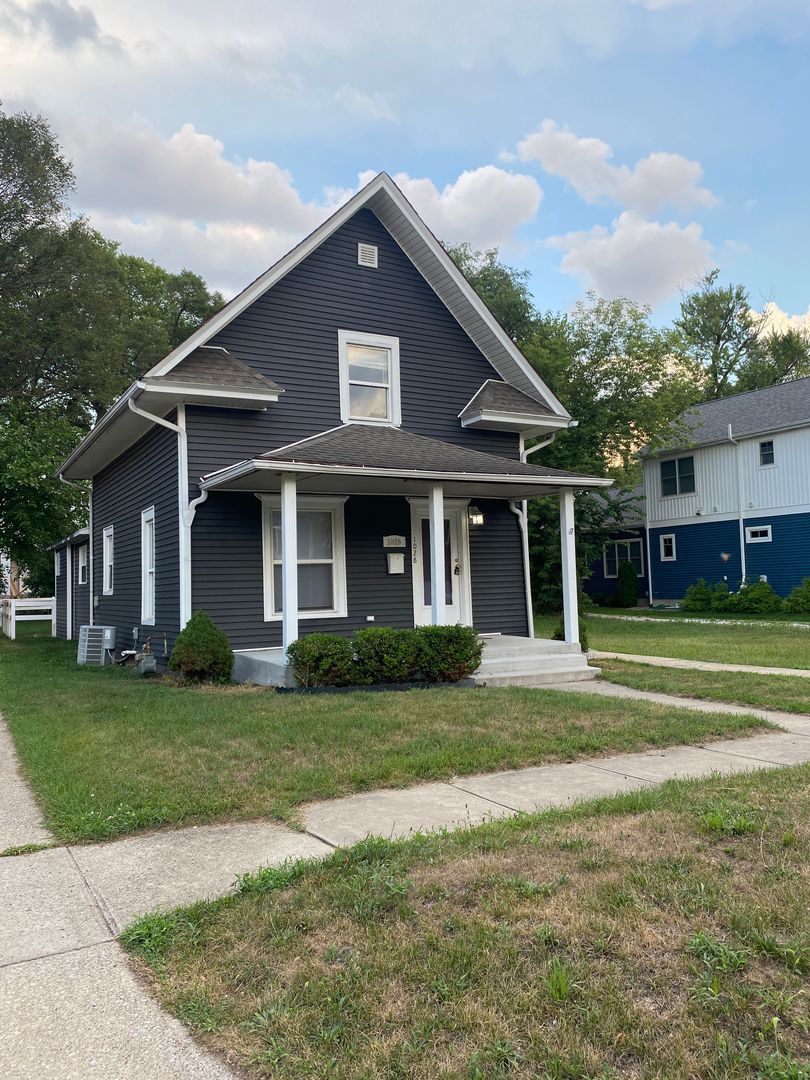 South Bend House: 1028 N Lawrence St