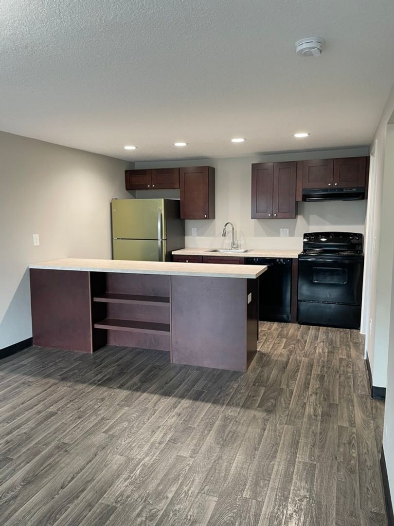Eustis Apartment: 611 Mount Homer Rd