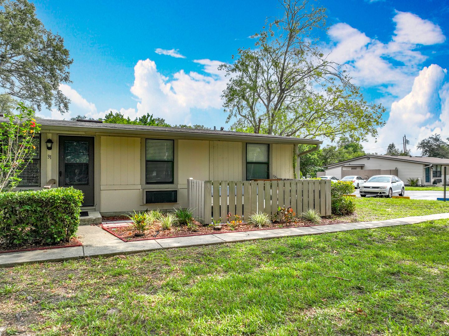 Eustis Apartment: 611 Mount Homer Rd