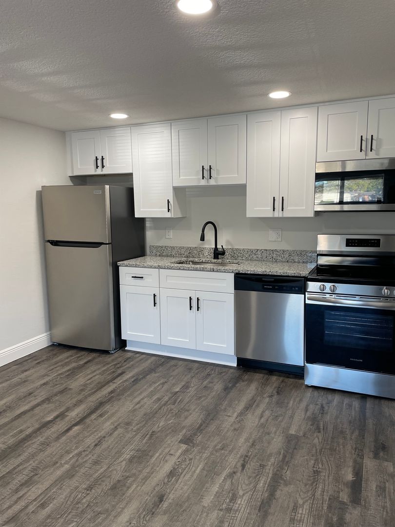 Eustis Apartment: 611 Mount Homer Rd