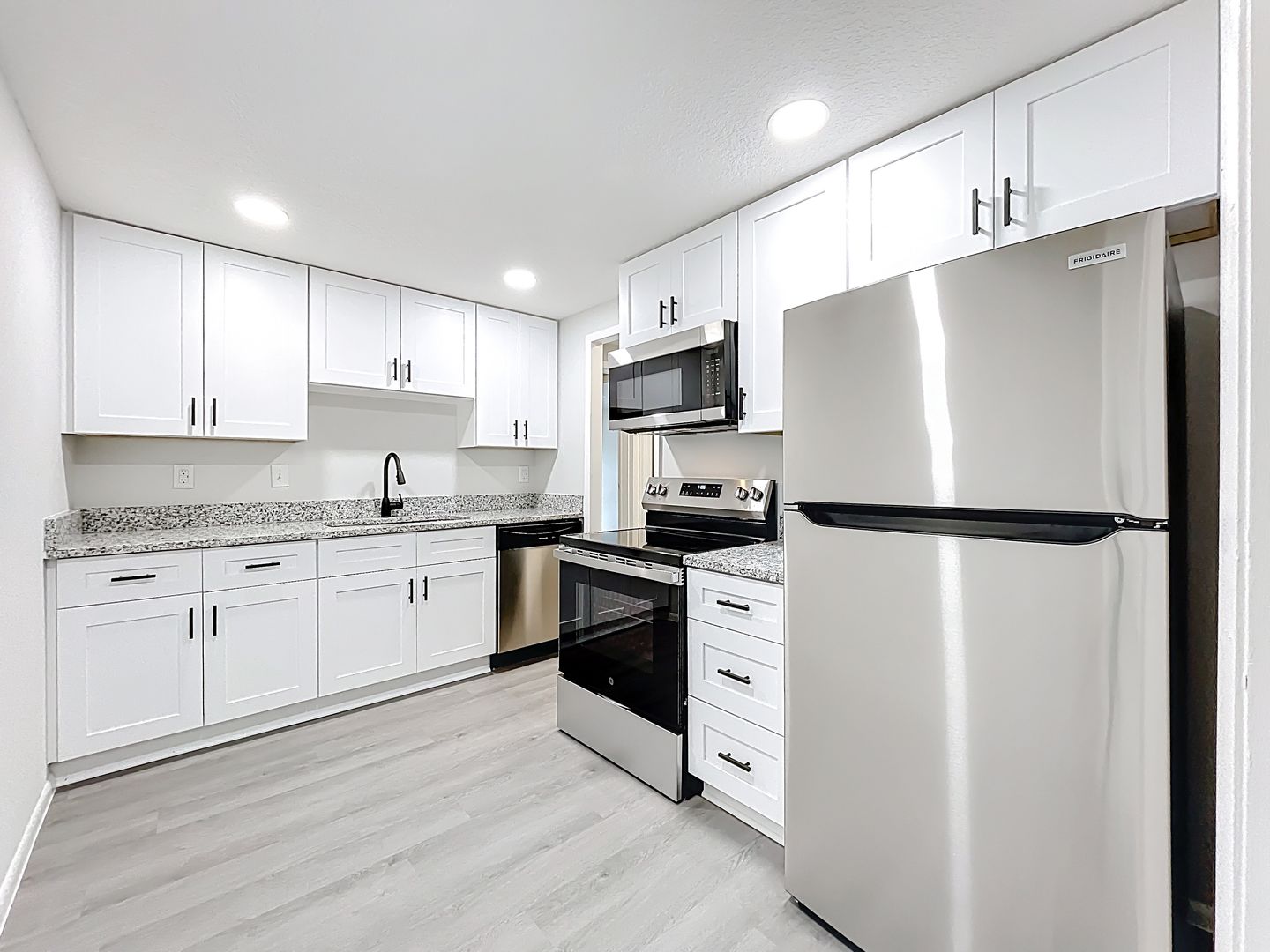 Eustis Apartment: 611 Mount Homer Rd