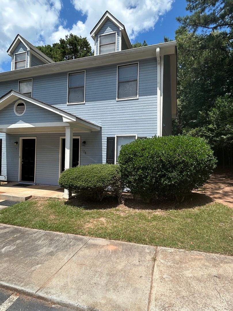 Griffin Apartment: 102 Westwind Ct
