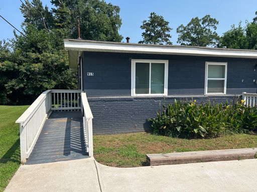 915/917 E Broadway St - 915 E Broadway St – photo 1