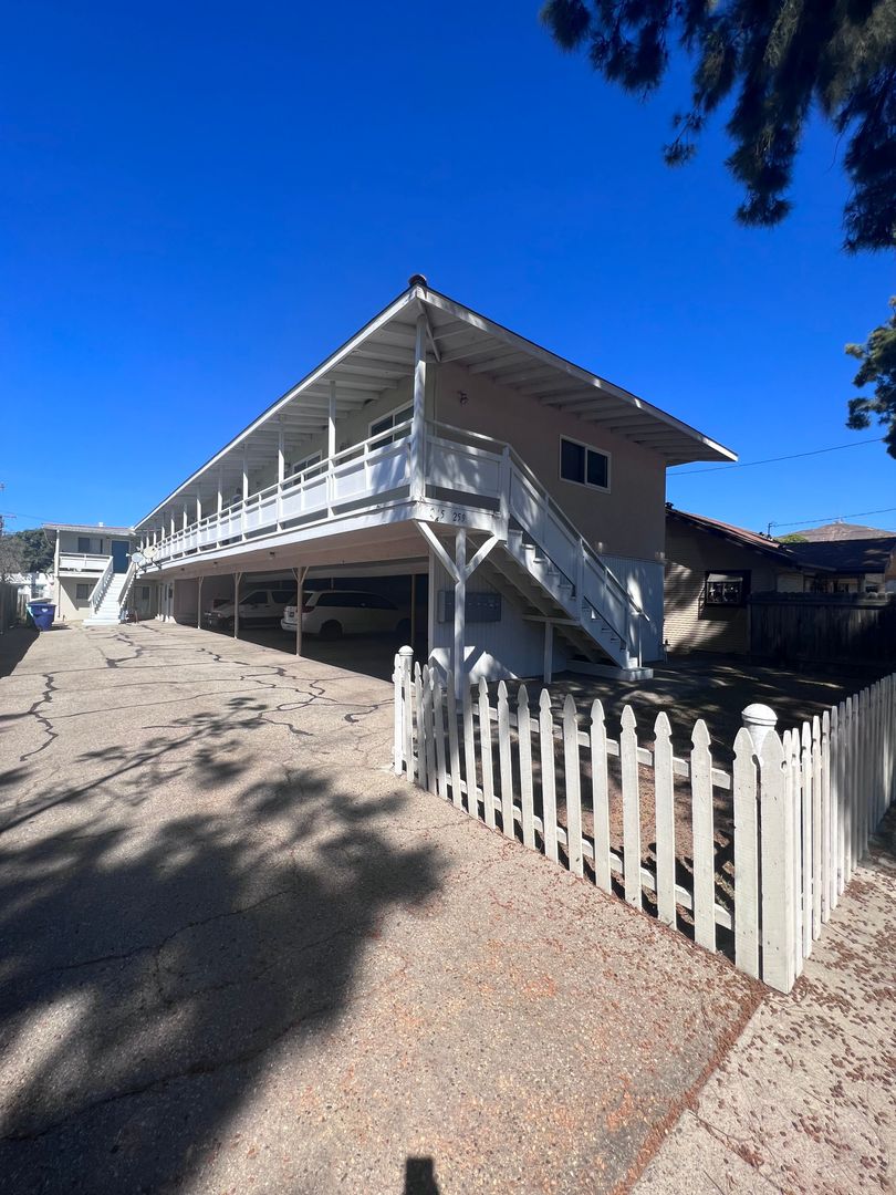 Ventura House: 247 S. Pacific Avenue