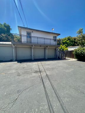 Midtown Ventura - Single story, three bedroom, two bath apartment – photo 1