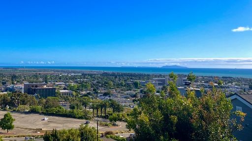 Ventura Hillside - Two bedroom, two bathroom apartment with amazing views! – photo 1