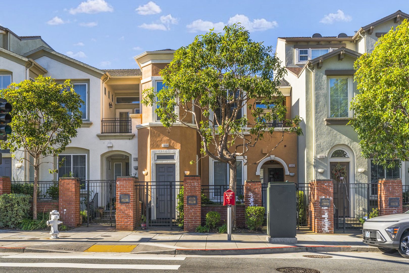 San Francisco Apartment: 1699 19th Avenue