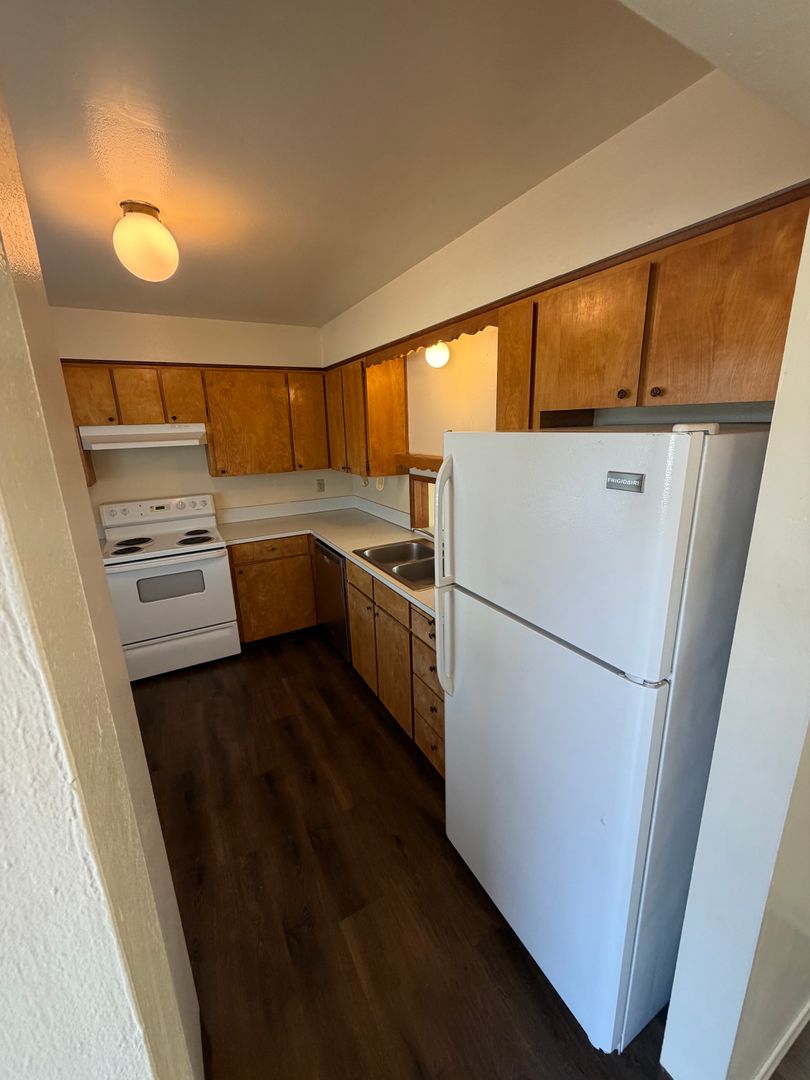 McMinnville Apartment: 700 NW 12th St
