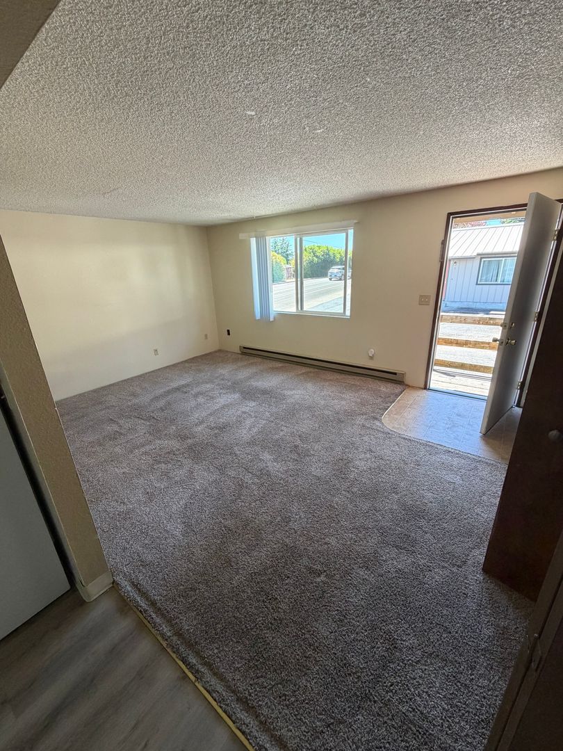 McMinnville Apartment: 1795 NW 2nd St