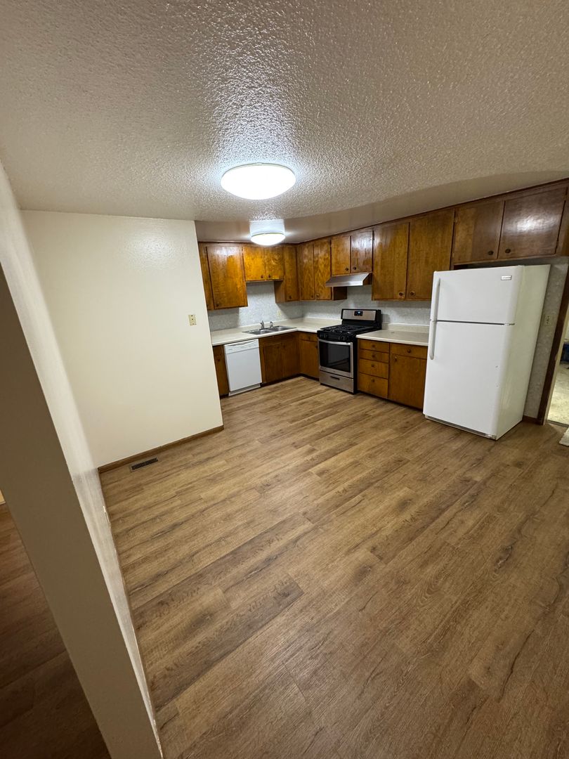 McMinnville Apartment: 1795 NW 2nd St