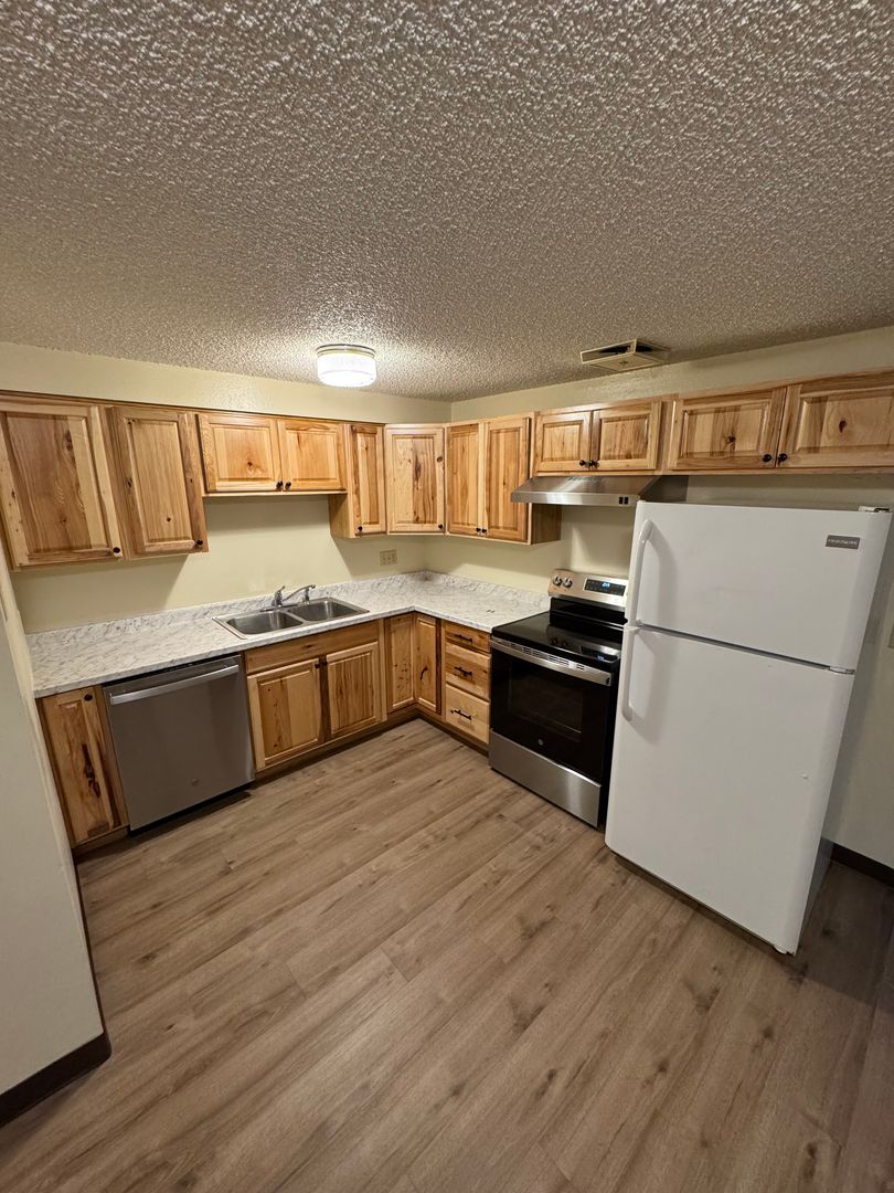 McMinnville Apartment: 1795 NW 2nd St