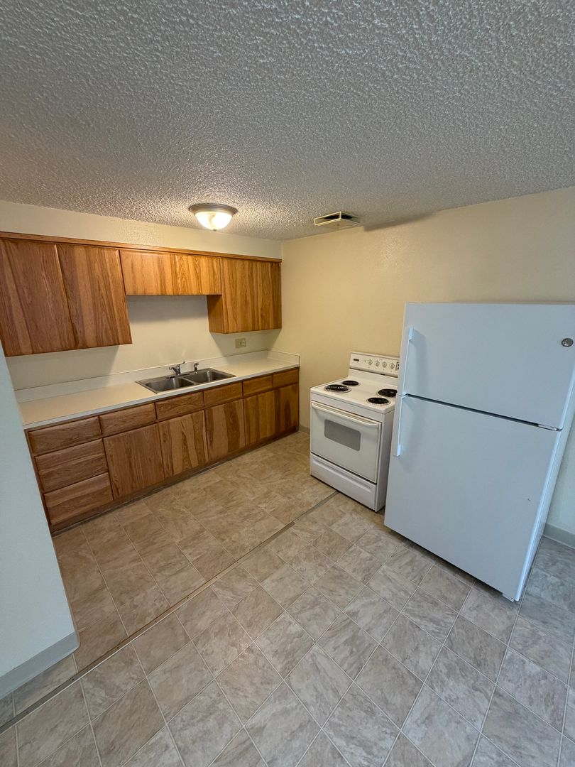 McMinnville Apartment: 1795 NW 2nd St