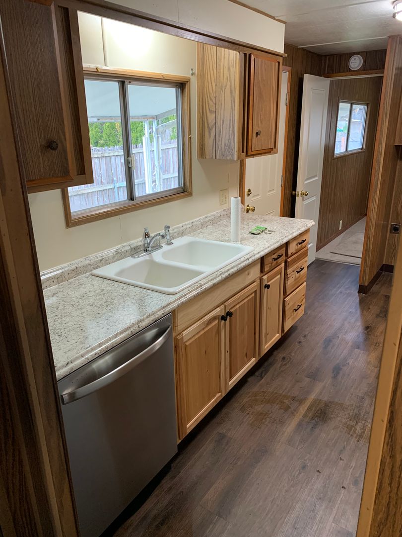 Lafayette House: 956 7th St