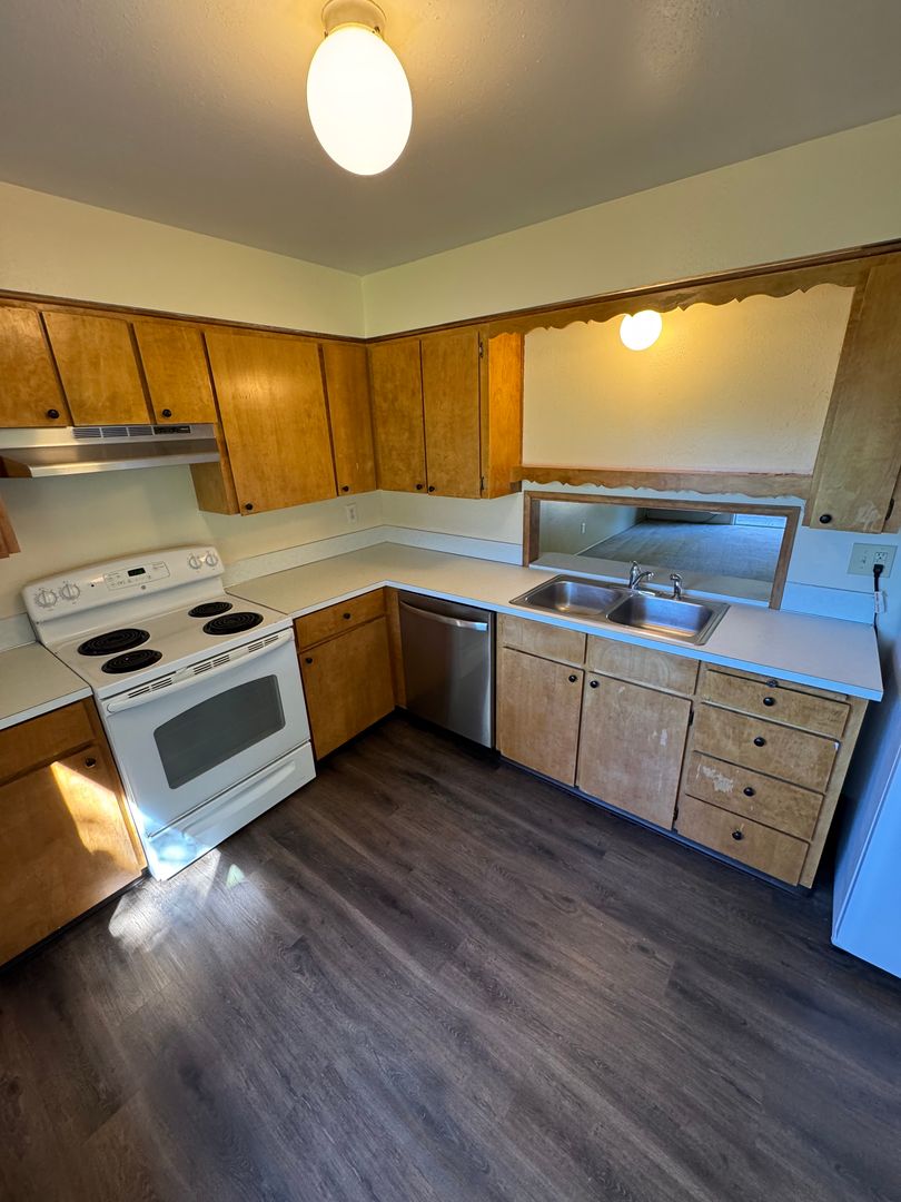 McMinnville Apartment: 700 NW 12th St