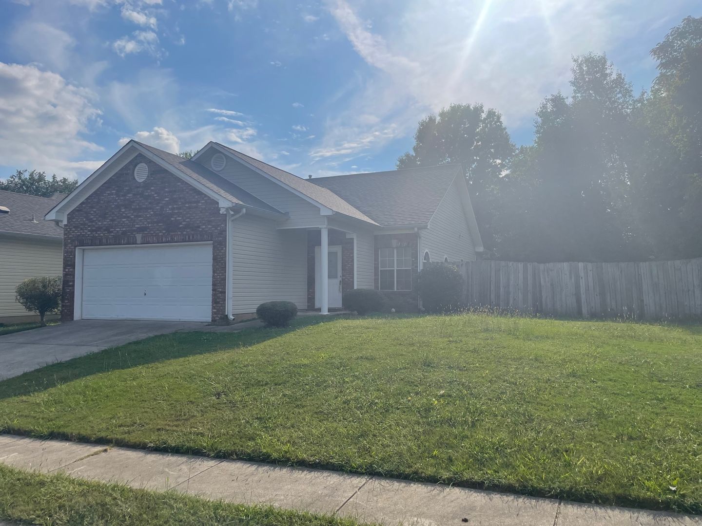 Pelham House: 127 Stonehaven Trl