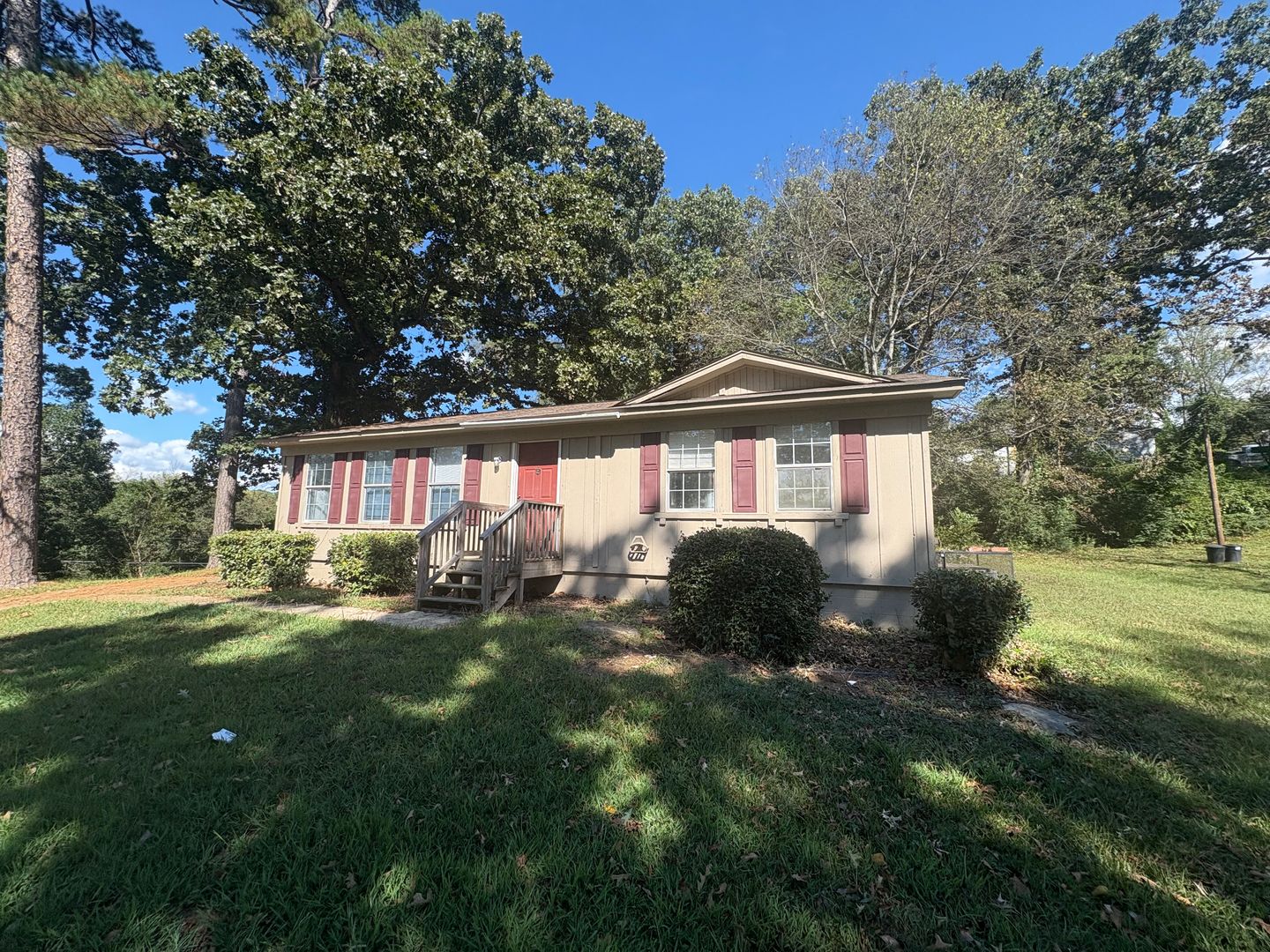 Fultondale House: 2011 Fulton Road