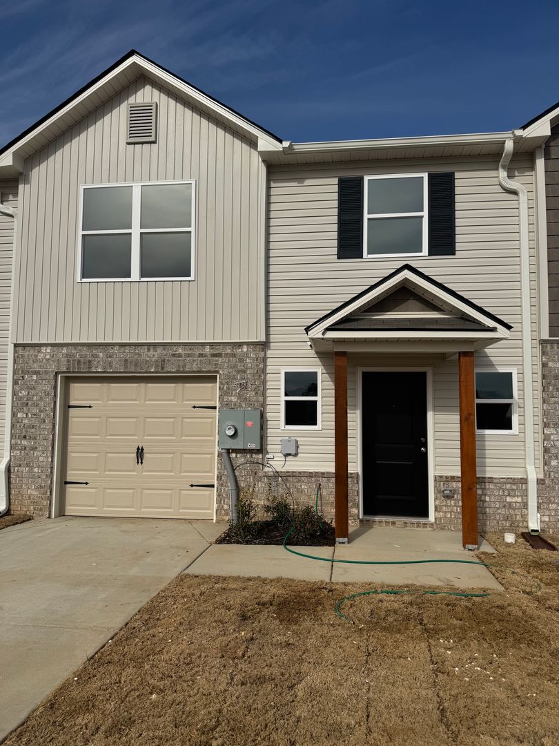 Lincoln Townhome: 131 Driftwood Lane