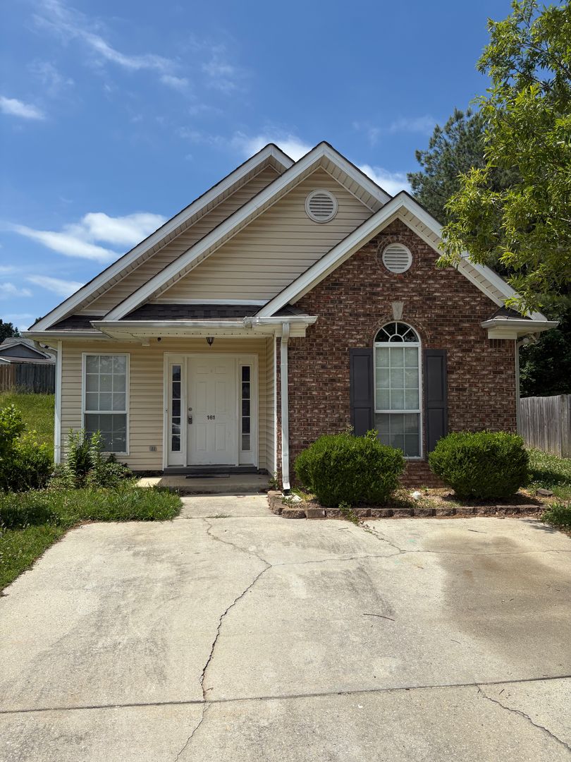 Calera House: 161 Mayfair Lane
