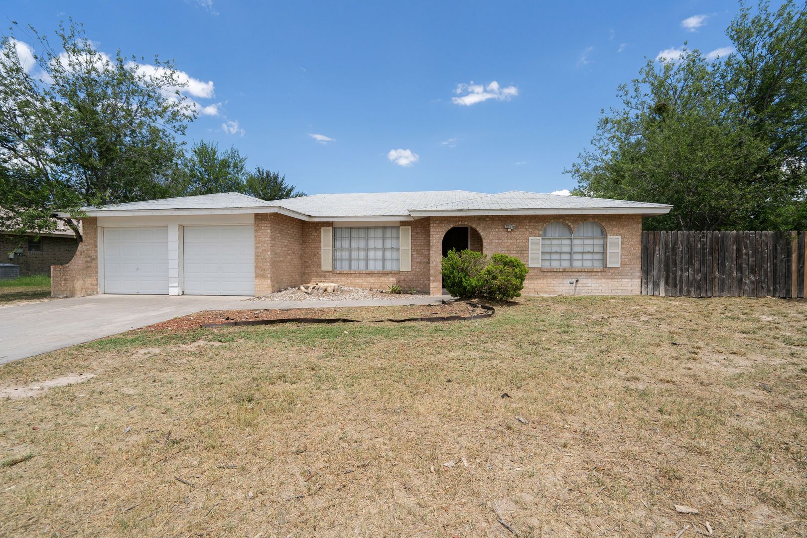 Del Rio House: 96 Flintrock Trail