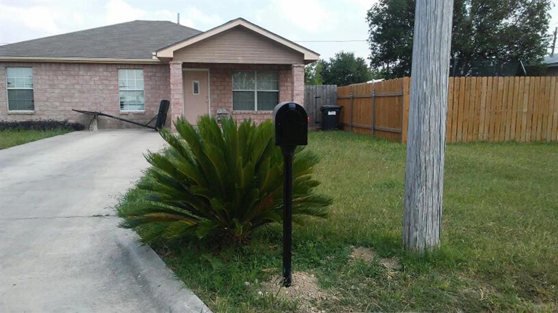 Del Rio House: 817 E. Gutierrez