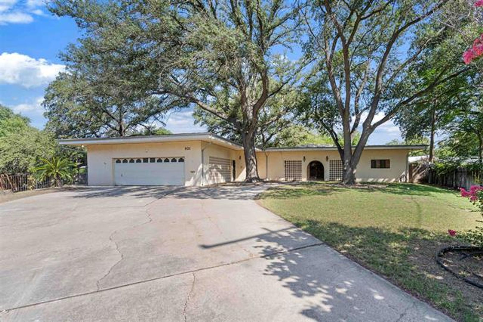Del Rio House: 101 Sultenfuss