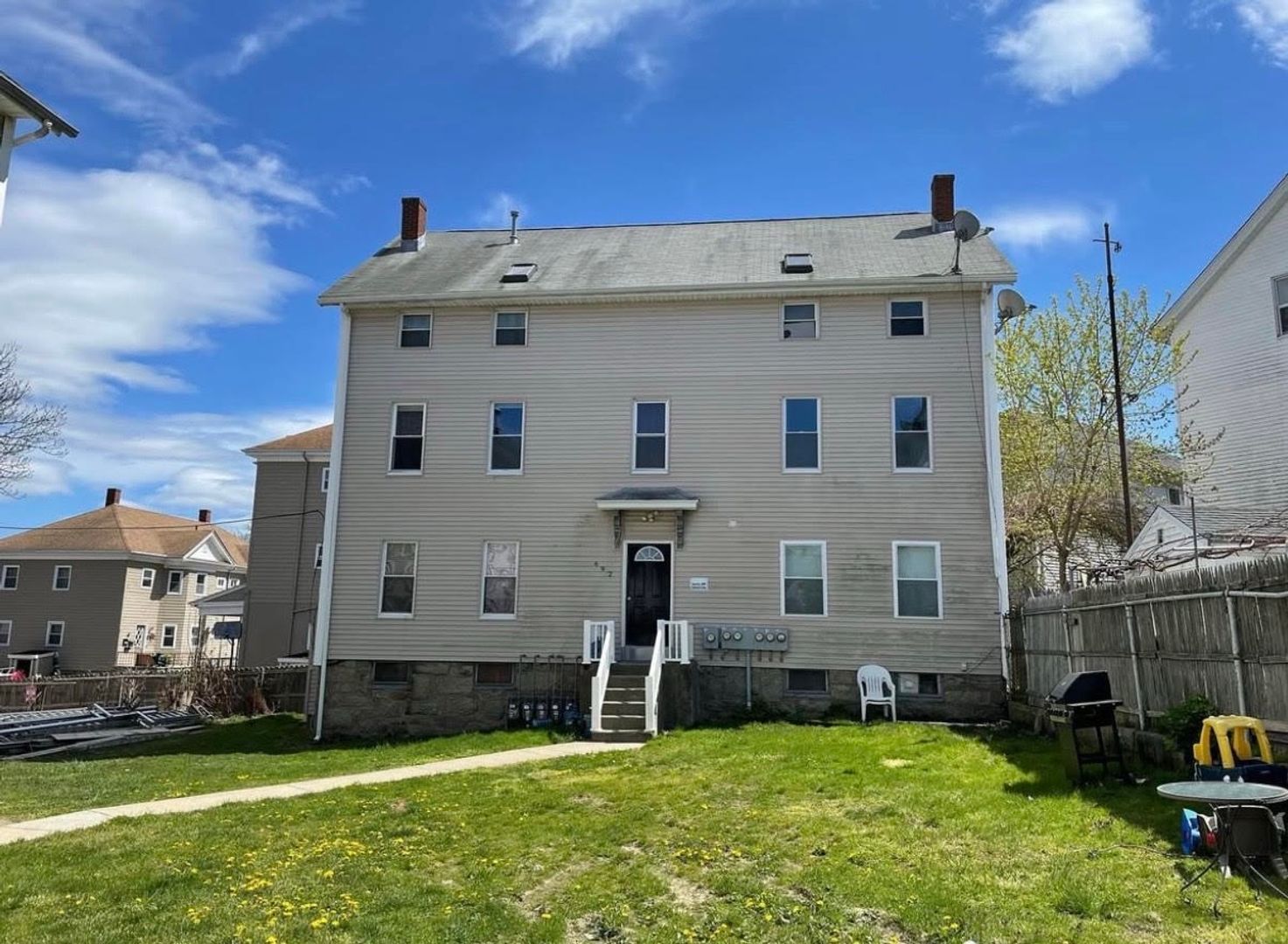 Fall River Apartment: 692 Plymouth Ave - 692 Plymouth Avenue