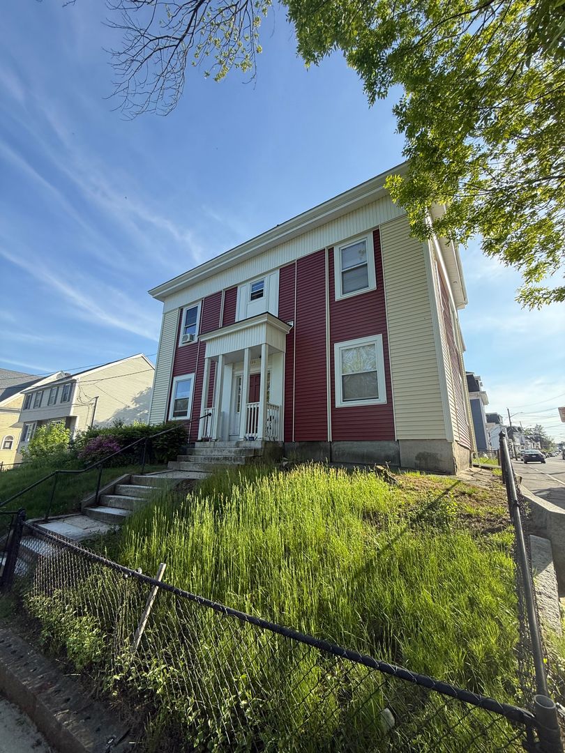 Lowell Apartment: 426 Fletcher St
