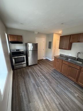 Welcome to 1039 Main St, Unit 2, Worcester, MA—a charming and updated 1-bedroom, 1-bath apartment featuring modern kitchen finishes, stainless steel appliances, and classic character throughout. – photo 1