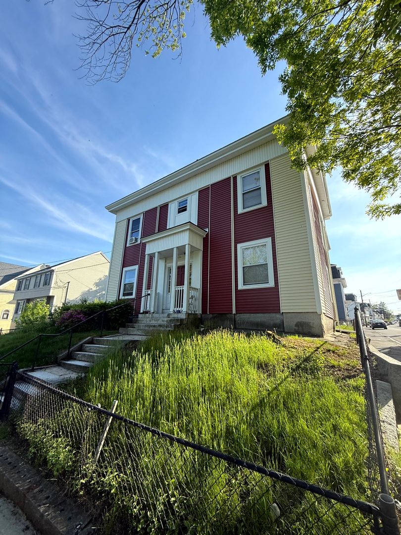 Lowell Apartment: 426 Fletcher St