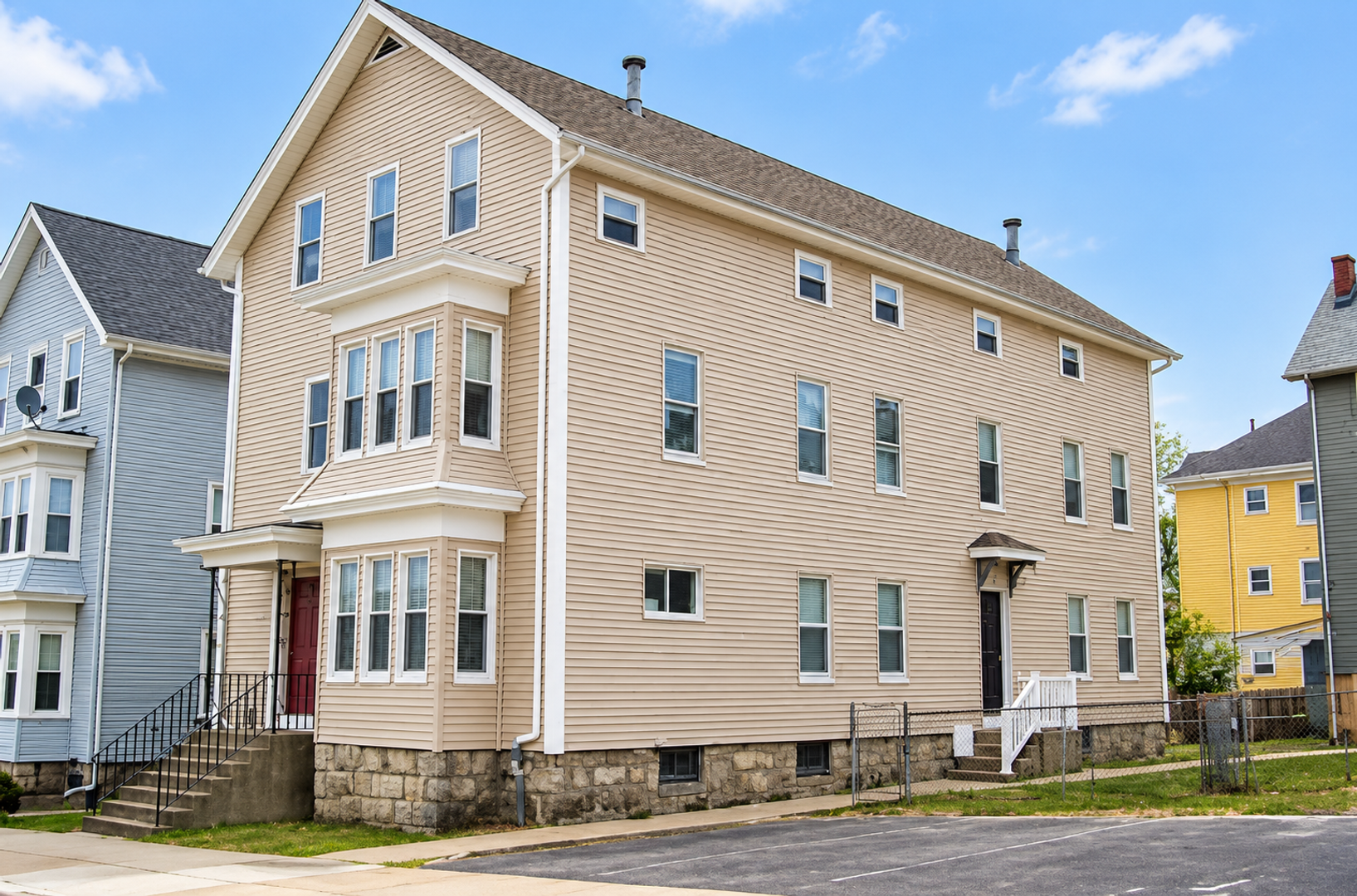 Fall River Apartment: 686 Plymouth Avenue