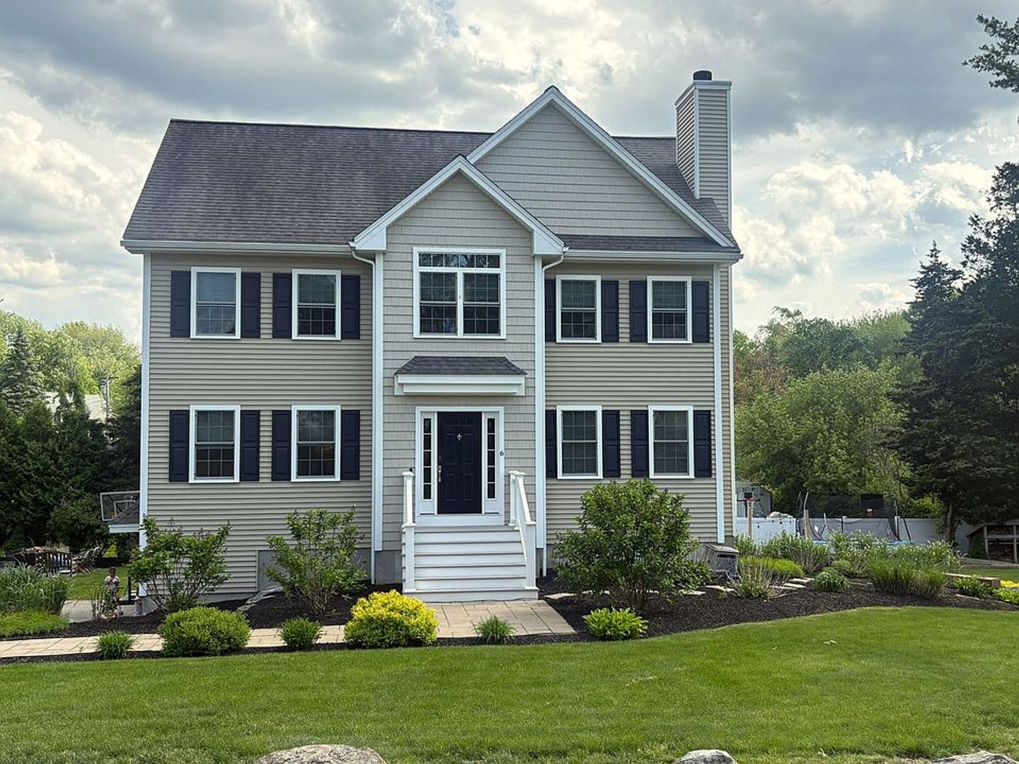 Tewksbury House: 6 Dickson Ave