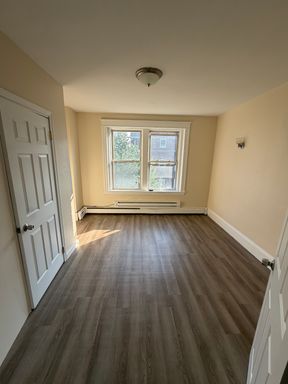Newly renovated 2-bedroom, 1-bath apartment in Worcester, MA. – photo 1