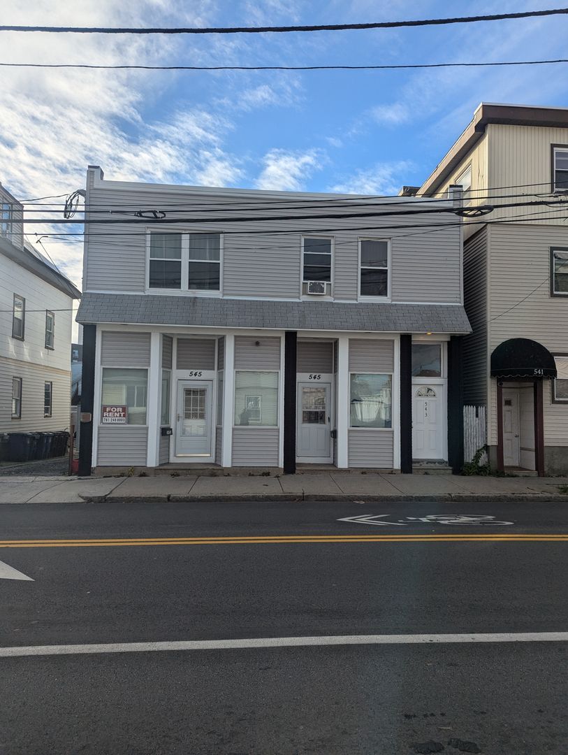 Revere Apartment: 545 Revere St