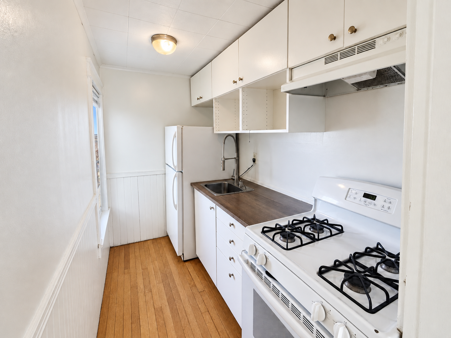 Lowell Apartment: 82 W Fourth St