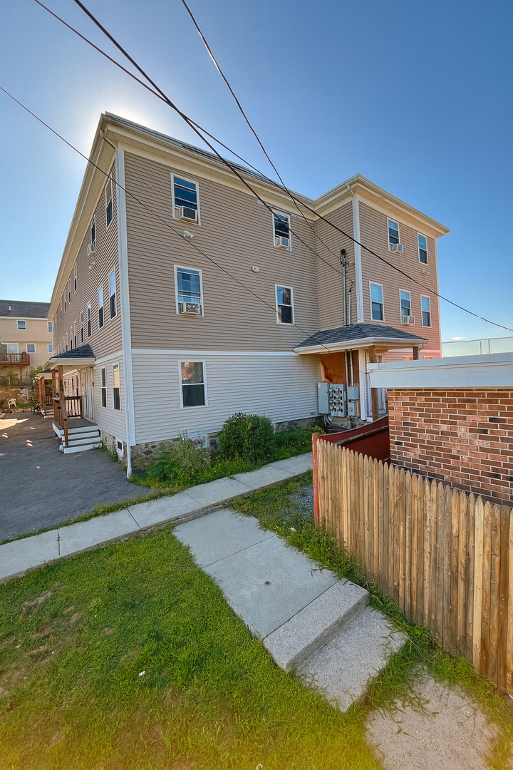 Lowell Apartment: 462 Fletcher Street