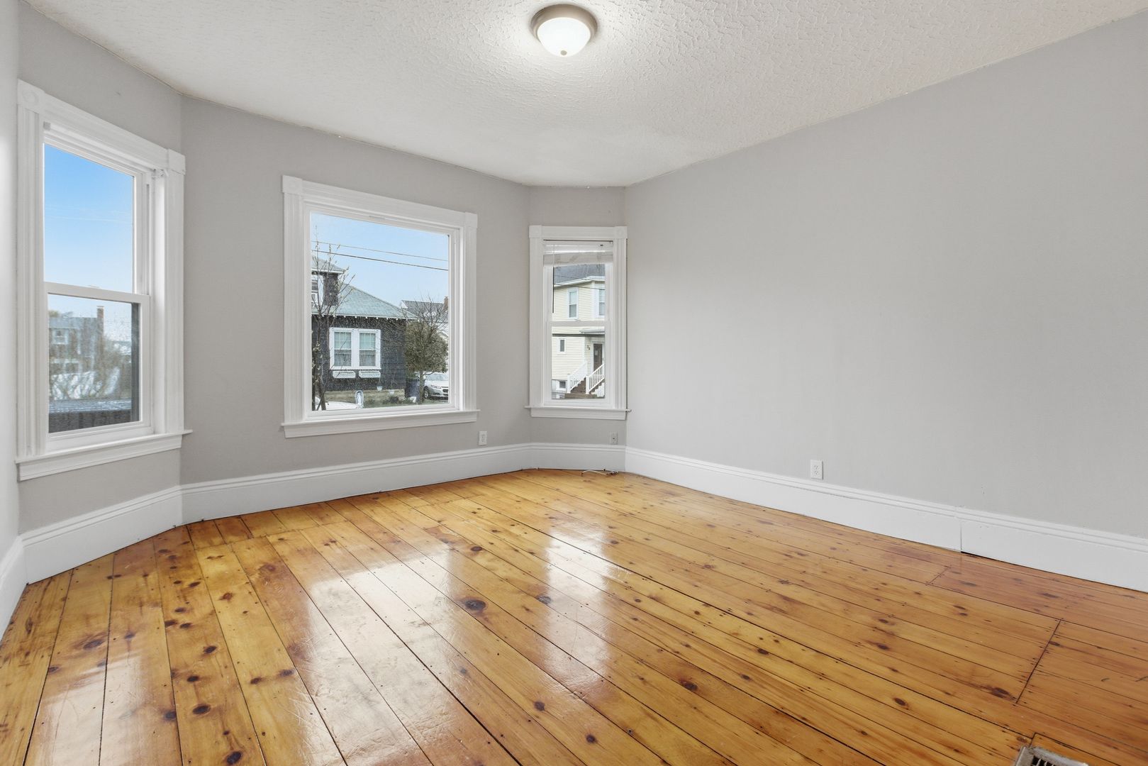 Salem Apartment: 35 Oakland Street